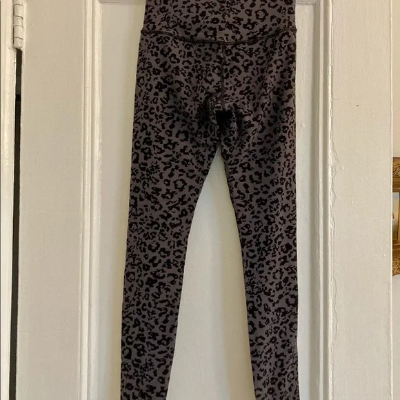 Athleta Elation Ultra High Rise Tight Gray/Black Leopard XS 27" inseam - Picture 4 of 10